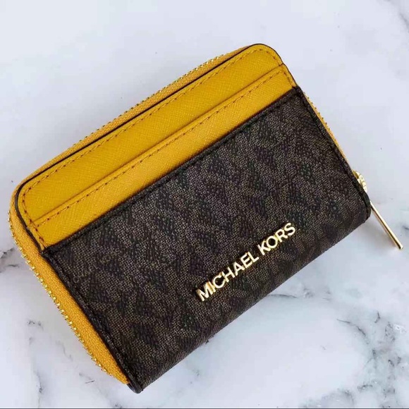 Michael Kors Accessories - NWT Michael Kors Cardholder/Wallet